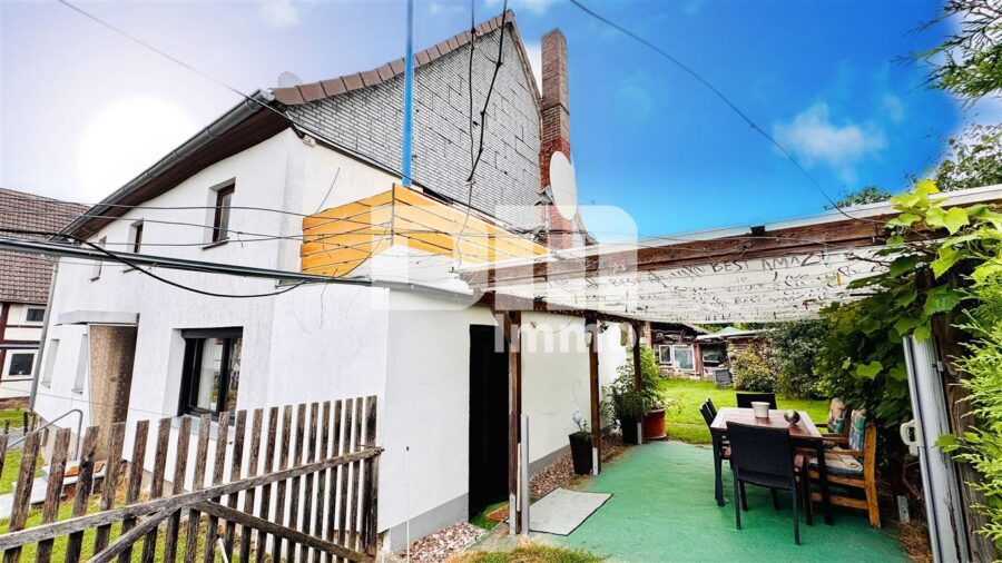 (R)eserviert!Altengerechtes teilsaniertes Einfamilienhaus auf einer Ebene - Seitenansicht / Terrasse